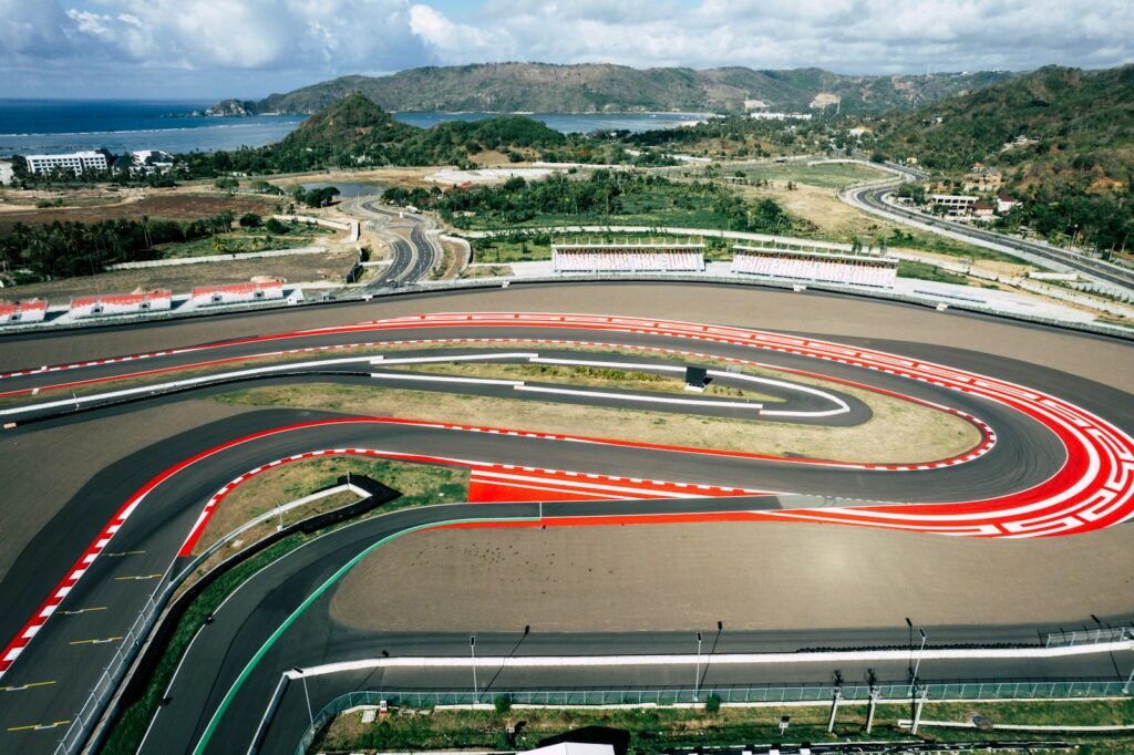 An aerial view of a race track with cars on it